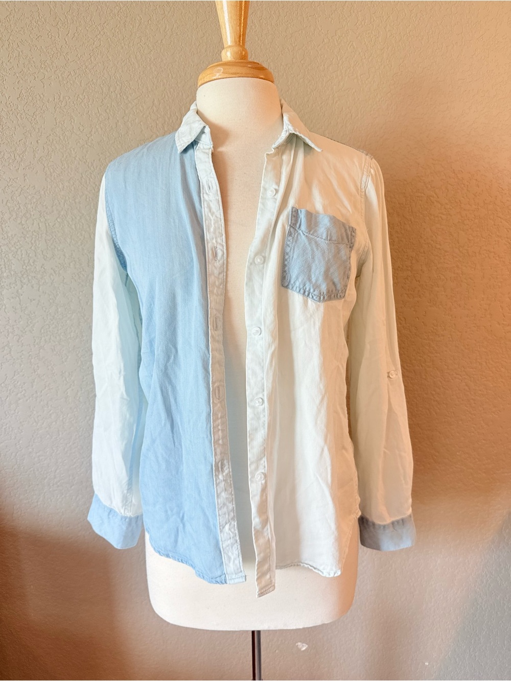 Time and Tru Colorblock Chambray Button Down Shirt Blue White XS